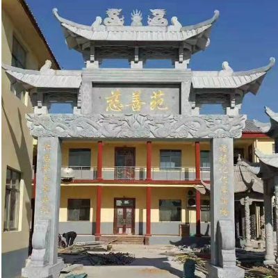 進村牌坊農(nóng)村入村大門石牌坊的鄉(xiāng)村意境