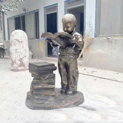 認(rèn)真讀書的小孩銅雕雕塑