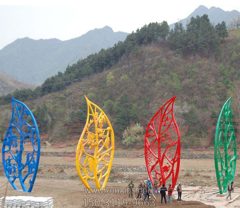 森林景區(qū)彩繪不銹鋼鏤空樹(shù)葉景觀(guān)雕塑