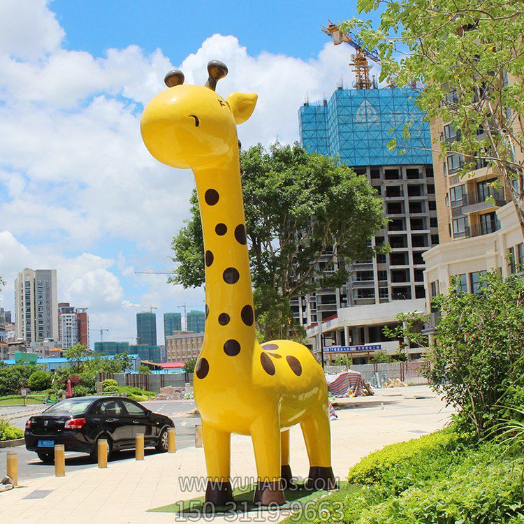 可愛的卡通長頸鹿，大型卡通動物景觀雕塑