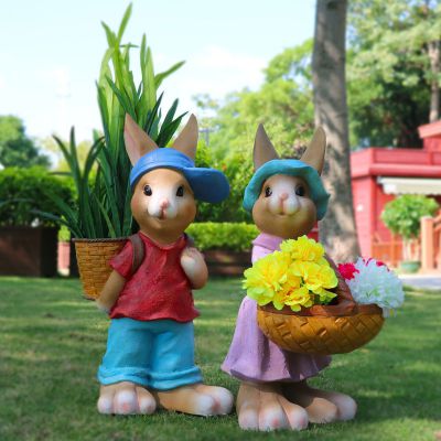 戶外草坪兩只可愛(ài)的玻璃鋼兔子雕塑
