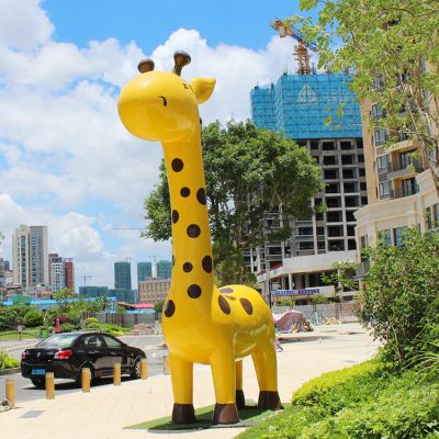 可愛的卡通長頸鹿，大型卡通動物景觀雕塑