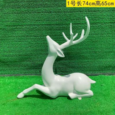 白色的梅花鹿，臥姿，仰頭，可上色