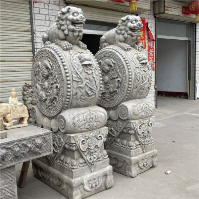 大個(gè)的石雕門(mén)墩抱鼓石，漢白玉仿古門(mén)墩
