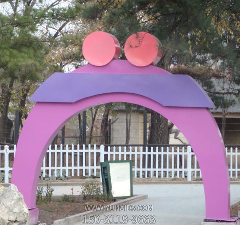 公園創(chuàng)意抽象玻璃鋼愛(ài)心雕塑