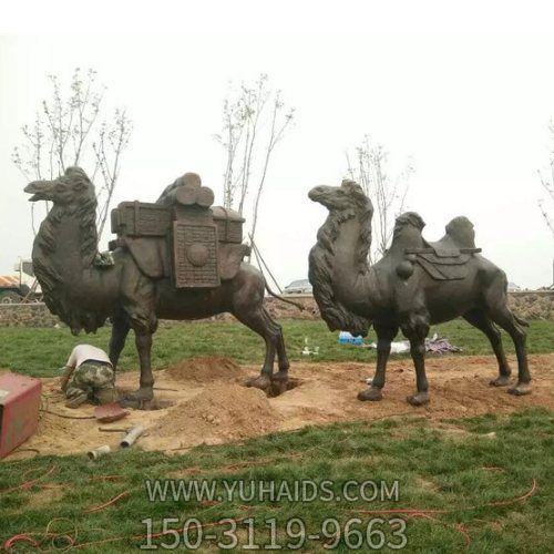 駱駝景觀，公園創(chuàng)意玻璃鋼仿銅沙漠動物雕塑