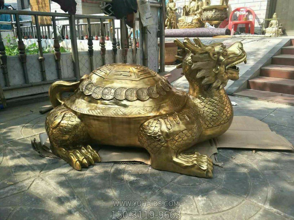 公園里擺放的金色的玻璃鋼創(chuàng)意龍龜?shù)袼?>
                                <h2>公園里擺放的金色的玻璃鋼創(chuàng)意龍龜?shù)袼?參數(shù)說明</h2>
                                                                        <table>
                                      <tr>
                                        <th>產(chǎn)品標(biāo)題</th>
                                        <td>公園里擺放的金色的玻璃鋼創(chuàng)意龍龜?shù)袼?/td>
                                      </tr>
                                      <tr>
                                        <th>發(fā)布時間</th>
                                        <td>2023-06-07 15:09</td>
                                      </tr>
                                      <tr>
                                        <th>價格</th>
                                        <td><span>電話咨詢</td>
                                      </tr>
                                                                              <tr>
                                          <th>雕刻內(nèi)容</th>
                                          <td>龍、龍龜</td>
                                        </tr>
                                                                              <tr>
                                          <th>應(yīng)用場所</th>
                                          <td>公園</td>
                                        </tr>
                                                                              <tr>
                                          <th>制作材質(zhì)</th>
                                          <td>玻璃鋼</td>
                                        </tr>
                                                                          </table>
                                <h2>公園里擺放的金色的玻璃鋼創(chuàng)意龍龜?shù)袼?詳細(xì)說明</h2>
                                <p>玉海雕塑是一家綜合性的雕塑公司，擁有多款公園里擺放的金色的玻璃鋼創(chuàng)意龍龜?shù)袼苣Ｐ停杉庸ざㄖ贫喾N公園里擺放的金色的玻璃鋼創(chuàng)意龍龜?shù)袼?，支持材質(zhì)、樣式、風(fēng)格、尺寸大小等方面的調(diào)整修改定制。我們所加工制作的公園里擺放的金色的玻璃鋼創(chuàng)意龍龜?shù)袼苜|(zhì)優(yōu)價廉，遍布全國多個省市地區(qū)，想要了解更多案例圖片，請電話或微信咨詢。材質(zhì)、大小、樣式等都可以按需定制，還可根據(jù)您提供給的公園里擺放的金色的玻璃鋼創(chuàng)意龍龜?shù)袼軜訄D進(jìn)行制作！如有相關(guān)需求，歡迎致電（微信同號）：<span>150-3119-9663</span></p>
                                                                <div   class=