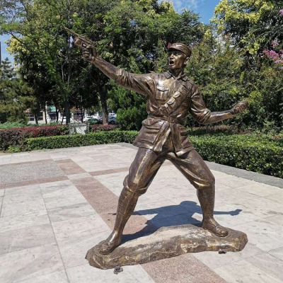 打仗的八路軍戰(zhàn)士，玻璃鋼仿銅人物像