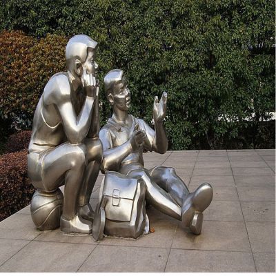不銹鋼人物雕塑，放學后的男同學