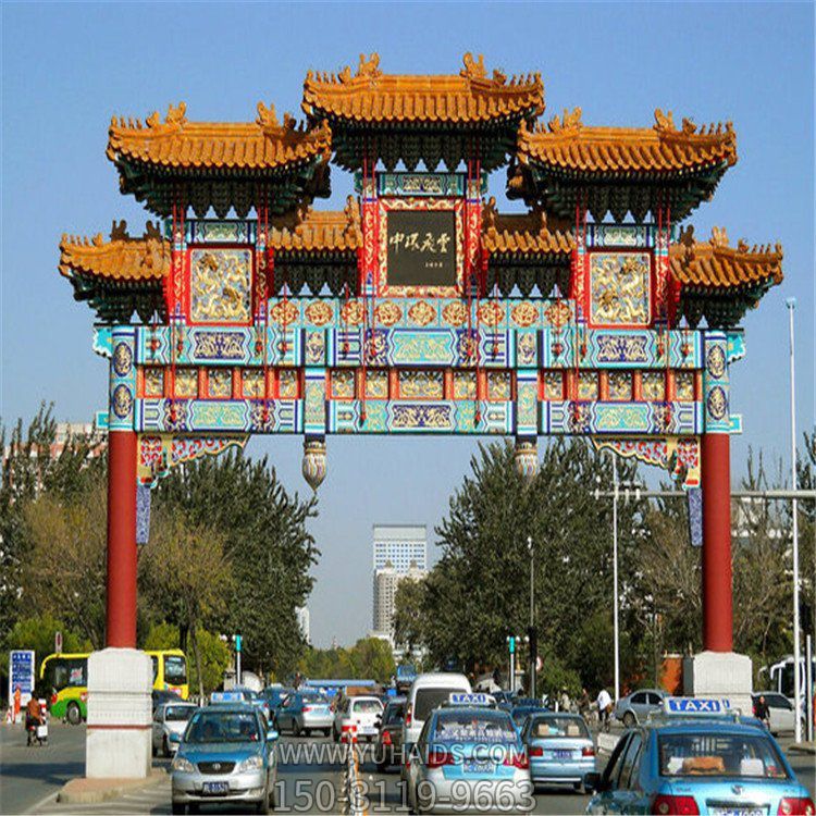 市政道路大牌坊，高跨度的彩繪石雕牌樓雕塑