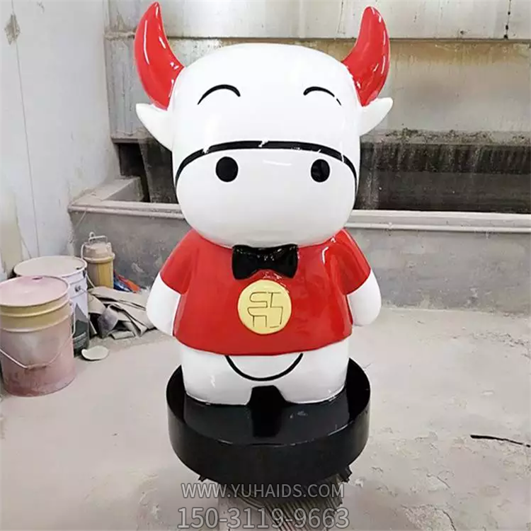 紅色的小牛，玻璃鋼卡通牛雕塑