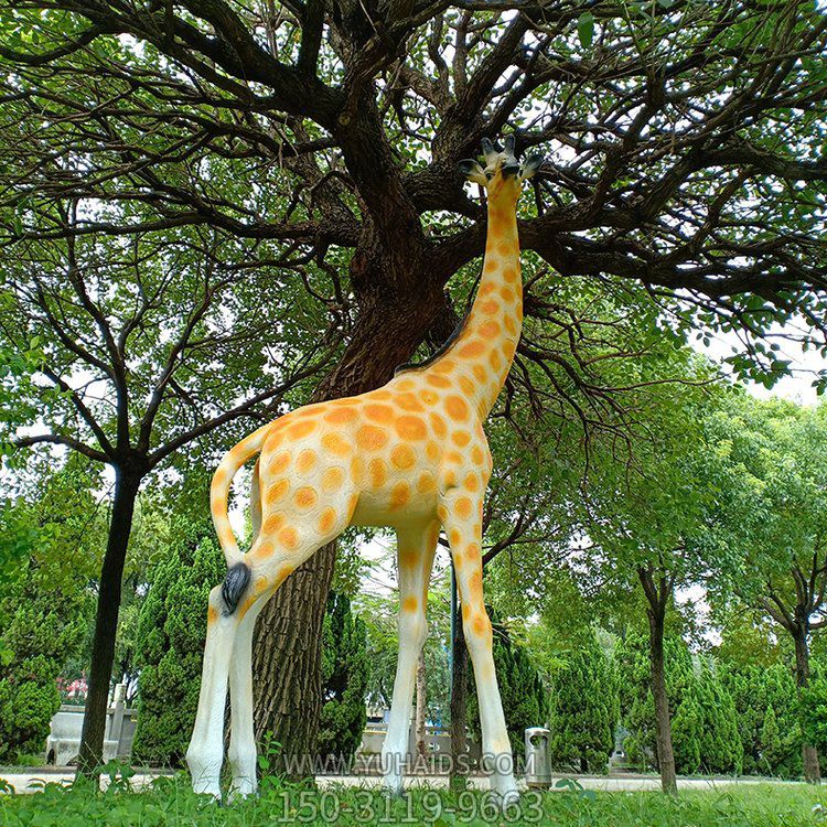 玻璃鋼仿真長頸鹿，公園園林草坪動物景觀雕塑