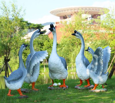 養(yǎng)殖場(chǎng)玻璃鋼仿真，彩繪天鵝雕塑