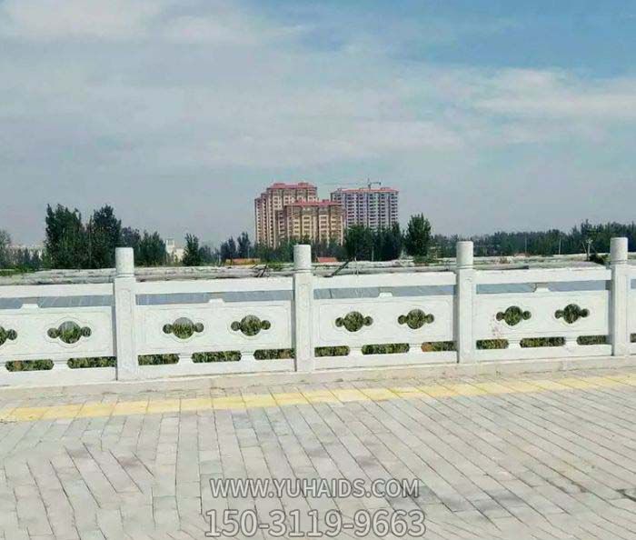 學(xué)院花園荷花池塘觀(guān)景臺(tái)漢白玉鏤空防護(hù)欄桿雕塑
