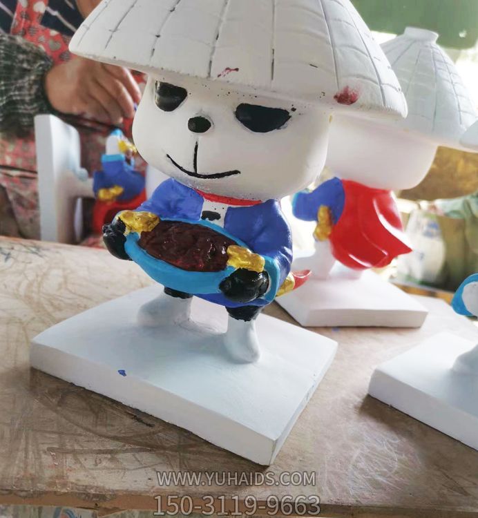 戶(hù)外園林景觀玻璃鋼卡通公仔雕塑