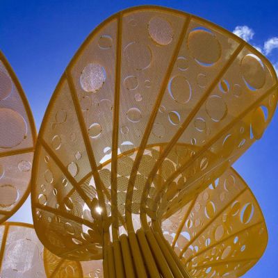 鐵藝不銹鋼抽象樹，大型樹葉遮陽亭子