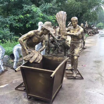 打麥子，民俗生活勞動人物雕塑