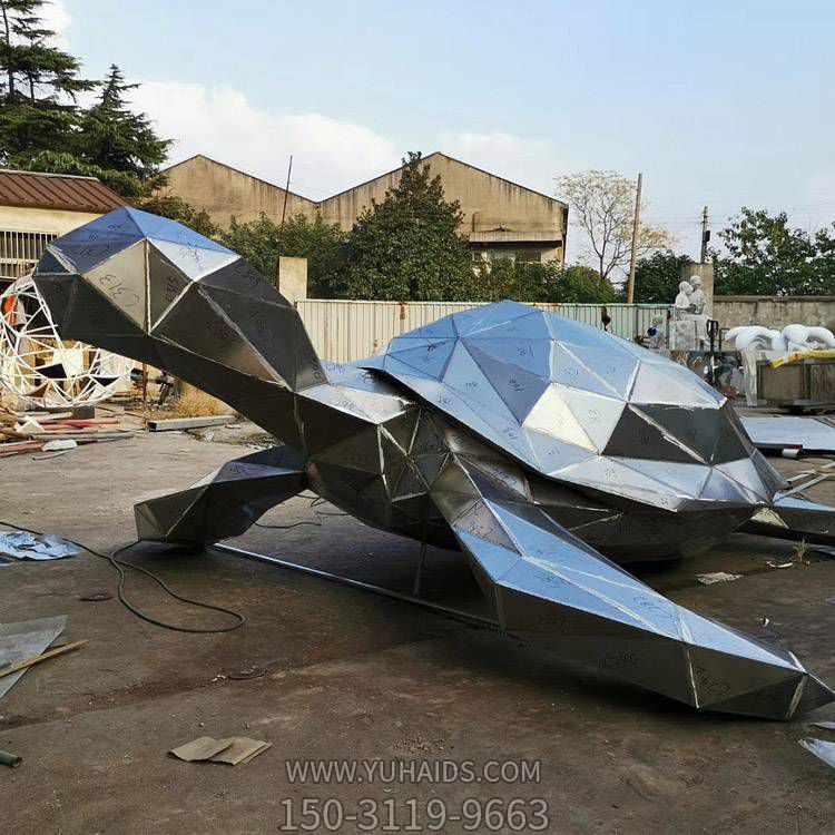 不銹鋼鏡面幾何大型烏龜?shù)袼?>
                                <h2>不銹鋼鏡面幾何大型烏龜?shù)袼?參數(shù)說明</h2>
                                                                        <table>
                                      <tr>
                                        <th>產(chǎn)品標(biāo)題</th>
                                        <td>不銹鋼鏡面幾何大型烏龜?shù)袼?/td>
                                      </tr>
                                      <tr>
                                        <th>發(fā)布時(shí)間</th>
                                        <td>2023-06-08 09:58</td>
                                      </tr>
                                      <tr>
                                        <th>價(jià)格</th>
                                        <td><span>電話咨詢</td>
                                      </tr>
                                                                              <tr>
                                          <th>制作材質(zhì)</th>
                                          <td>不銹鋼</td>
                                        </tr>
                                                                          </table>
                                <h2>不銹鋼鏡面幾何大型烏龜?shù)袼?詳細(xì)說明</h2>
                                <p>玉海雕塑是一家綜合性的雕塑公司，擁有多款不銹鋼鏡面幾何大型烏龜?shù)袼苣Ｐ?，可加工定制多種不銹鋼鏡面幾何大型烏龜?shù)袼?，支持材質(zhì)、樣式、風(fēng)格、尺寸大小等方面的調(diào)整修改定制。我們所加工制作的不銹鋼鏡面幾何大型烏龜?shù)袼苜|(zhì)優(yōu)價(jià)廉，遍布全國多個(gè)省市地區(qū)，想要了解更多案例圖片，請電話或微信咨詢。材質(zhì)、大小、樣式等都可以按需定制，還可根據(jù)您提供給的不銹鋼鏡面幾何大型烏龜?shù)袼軜訄D進(jìn)行制作！如有相關(guān)需求，歡迎致電（微信同號）：<span>150-3119-9663</span></p>
                                                                <div   class=