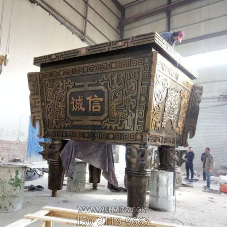 戶外大型銅鼎，工廠定制誠(chéng)信鼎雕塑
