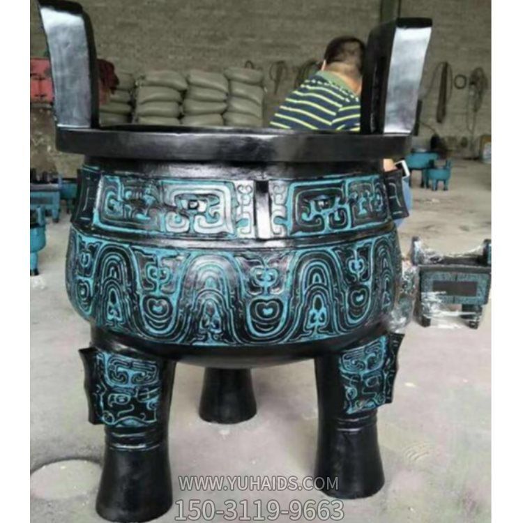 純銅鼎寺院戶外擺放圓形三足雙耳香爐頂?shù)袼?>
                                <h2>純銅鼎寺院戶外擺放圓形三足雙耳香爐頂?shù)袼?參數(shù)說明</h2>
                                                                        <table>
                                      <tr>
                                        <th>產(chǎn)品標(biāo)題</th>
                                        <td>純銅鼎寺院戶外擺放圓形三足雙耳香爐頂?shù)袼?/td>
                                      </tr>
                                      <tr>
                                        <th>發(fā)布時(shí)間</th>
                                        <td>2023-06-08 12:42</td>
                                      </tr>
                                      <tr>
                                        <th>價(jià)格</th>
                                        <td><span>電話咨詢</td>
                                      </tr>
                                                                              <tr>
                                          <th>雕刻內(nèi)容</th>
                                          <td>鼎、香爐</td>
                                        </tr>
                                                                          </table>
                                <h2>純銅鼎寺院戶外擺放圓形三足雙耳香爐頂?shù)袼?詳細(xì)說明</h2>
                                <p>玉海雕塑是一家綜合性的雕塑公司，擁有多款純銅鼎寺院戶外擺放圓形三足雙耳香爐頂?shù)袼苣Ｐ?，可加工定制多種純銅鼎寺院戶外擺放圓形三足雙耳香爐頂?shù)袼?，支持材質(zhì)、樣式、風(fēng)格、尺寸大小等方面的調(diào)整修改定制。我們所加工制作的純銅鼎寺院戶外擺放圓形三足雙耳香爐頂?shù)袼苜|(zhì)優(yōu)價(jià)廉，遍布全國多個(gè)省市地區(qū)，想要了解更多案例圖片，請(qǐng)電話或微信咨詢。材質(zhì)、大小、樣式等都可以按需定制，還可根據(jù)您提供給的純銅鼎寺院戶外擺放圓形三足雙耳香爐頂?shù)袼軜訄D進(jìn)行制作！如有相關(guān)需求，歡迎致電（微信同號(hào)）：<span>150-3119-9663</span></p>
                                                                <div   class=