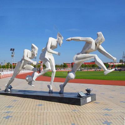 踢球，不銹鋼網格運動人物景觀雕塑