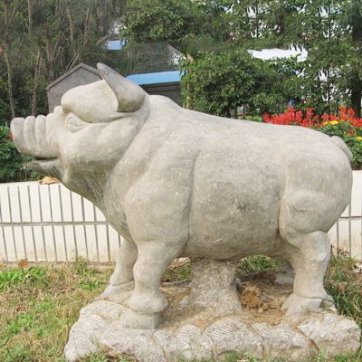 石雕豬，憨態(tài)可掬的大肥豬