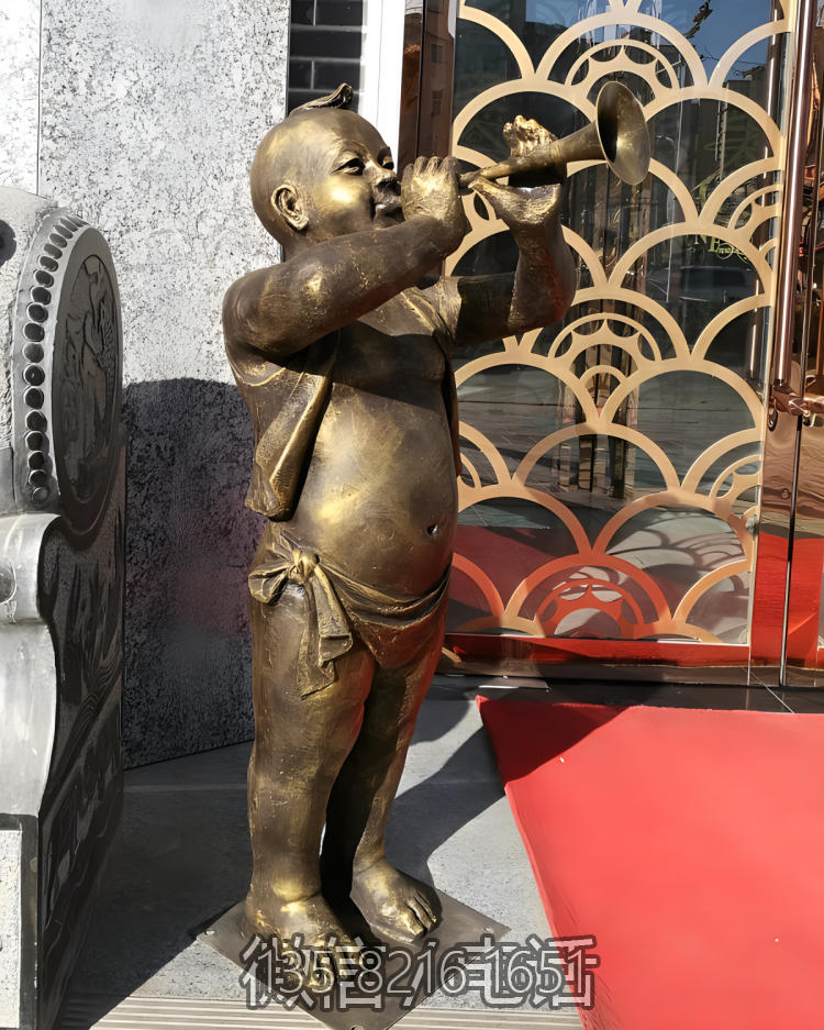 酒店門(mén)口景觀玻璃鋼仿銅吹嗩吶的兒童雕塑