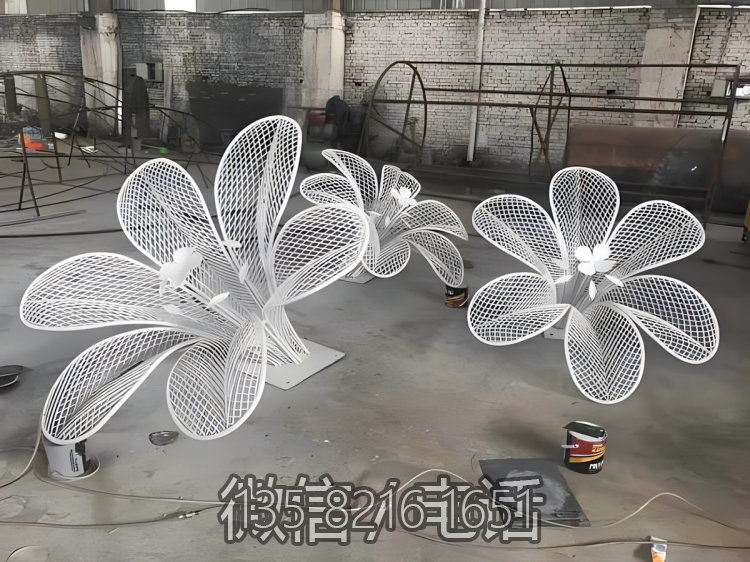 鏤空牽?；ú讳P鋼編織雕塑